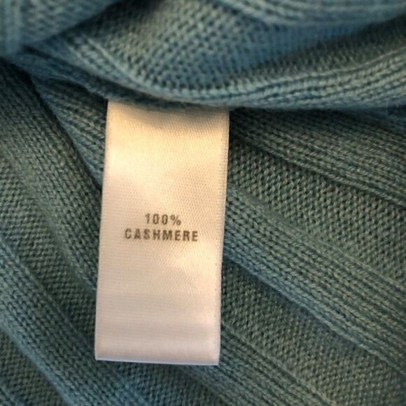 St.John woman’s Zip Up Sweater 100% cashmere size p - Picture 3 of 4